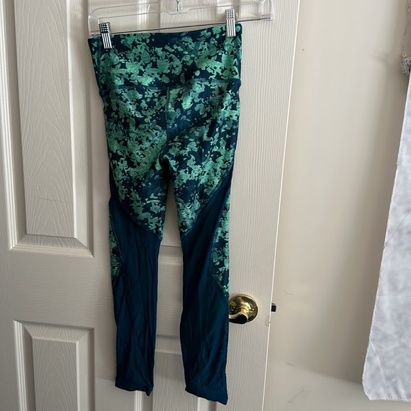 Women’s Under armor leggings - Picture 2 of 2